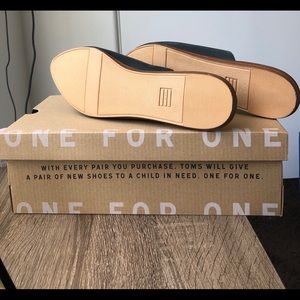 TOM’S Black Leather Mules